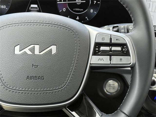 Photo of 2025 White Pearl Kia Telluride