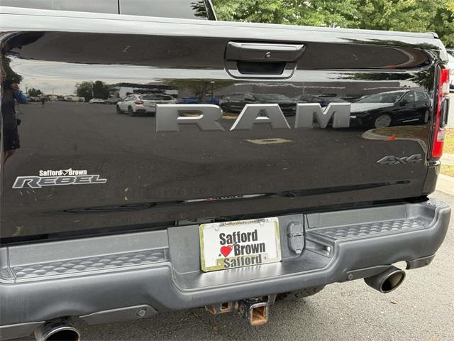 Photo of 2022 Diamond Black Crystal Pearlcoat RAM 1500