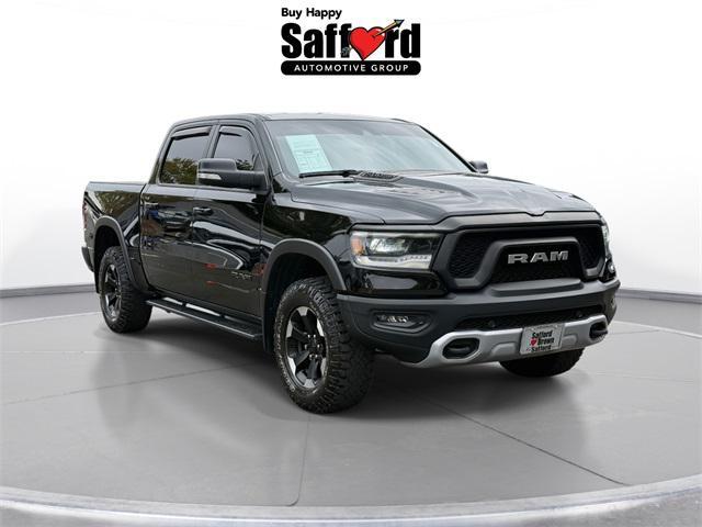 Photo of 2022 Diamond Black Crystal Pearlcoat RAM 1500