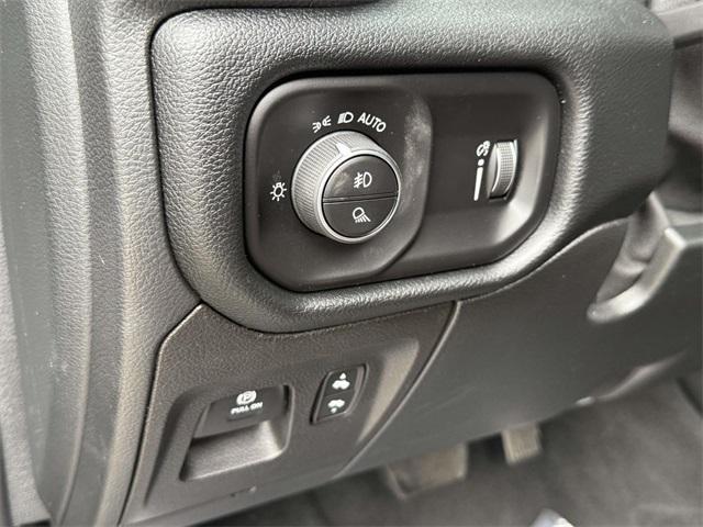 Photo of 2022 Diamond Black Crystal Pearlcoat RAM 1500