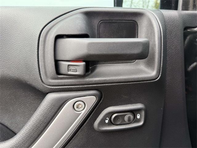 Photo of 2015 Black Clearcoat Jeep Wrangler Unlimited