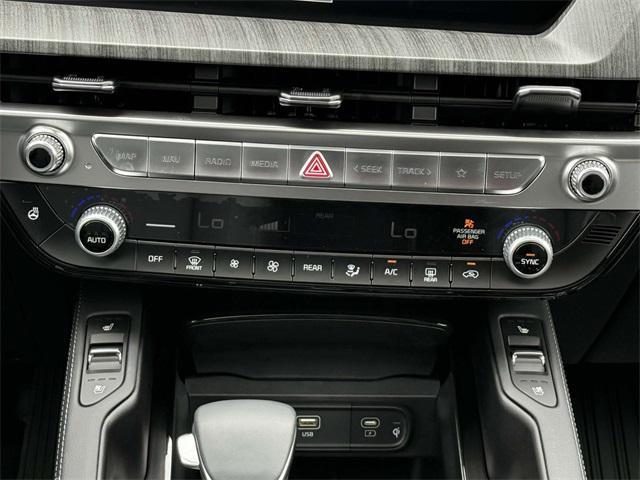 Photo of 2025 Everlasting Silver Kia Telluride