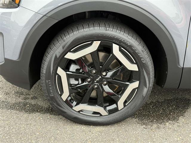 Photo of 2025 Everlasting Silver Kia Telluride