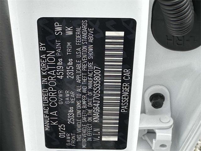 Photo of 2025 White Pearl Kia K5