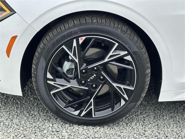 Photo of 2025 White Pearl Kia K5