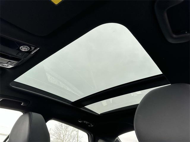 Photo of 2025 White Pearl Kia K5