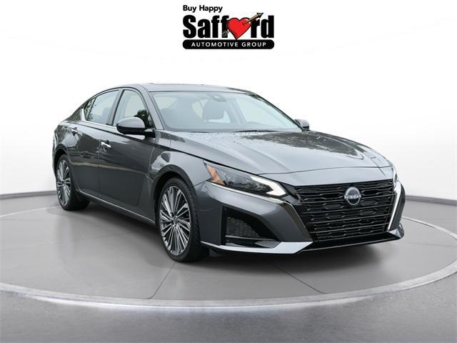 Photo of 2023 Gun Metallic Nissan Altima