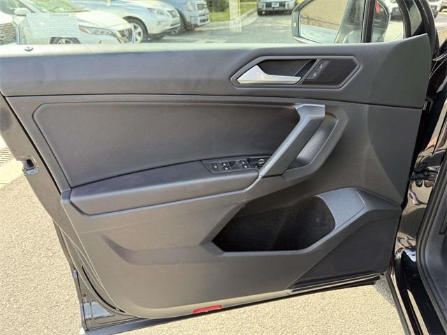 Photo of 2019 Deep Black Pearl Volkswagen Tiguan