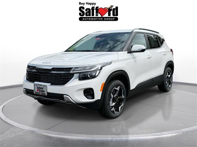 Photo of 2025 White Pearl Kia Seltos