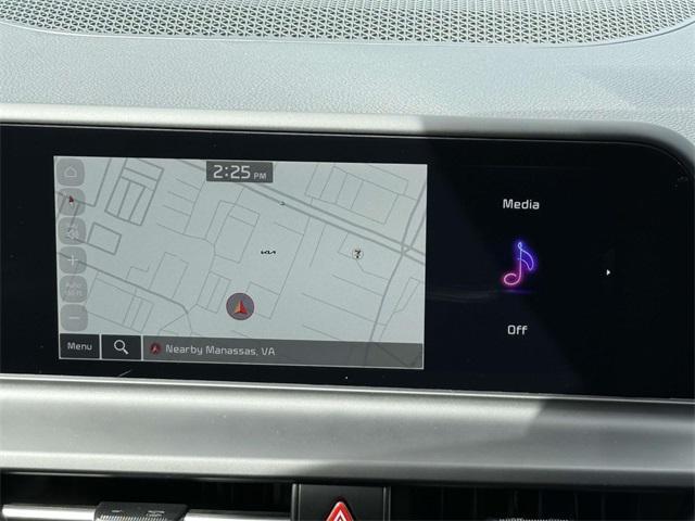 Photo of 2025 White Pearl Kia Seltos