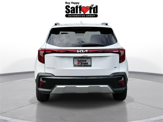Photo of 2025 White Pearl Kia Seltos