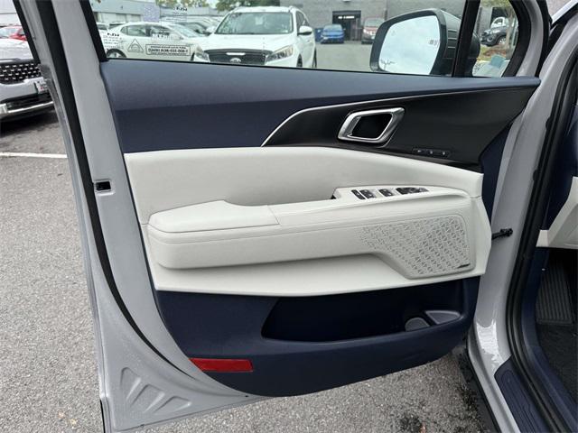 Photo of 2026 Ceramic White Kia Carnival Hybrid
