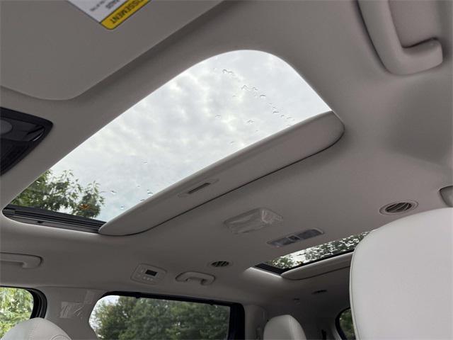 Photo of 2026 Ceramic White Kia Carnival Hybrid