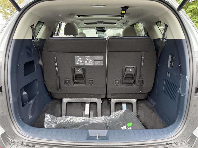 Photo of 2026 Ceramic White Kia Carnival Hybrid