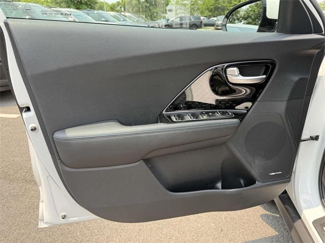 Photo of 2022 Snow White Pearl Kia Niro EV