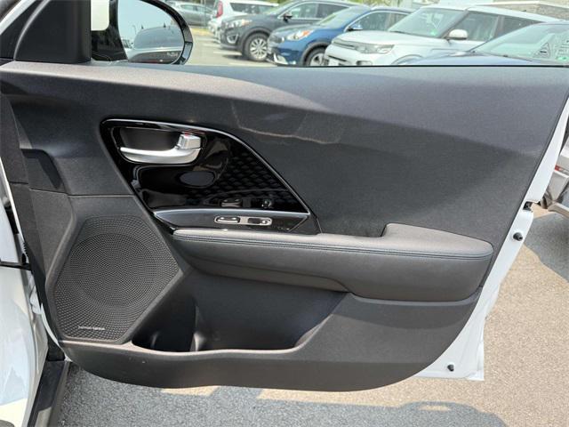 Photo of 2022 Snow White Pearl Kia Niro EV