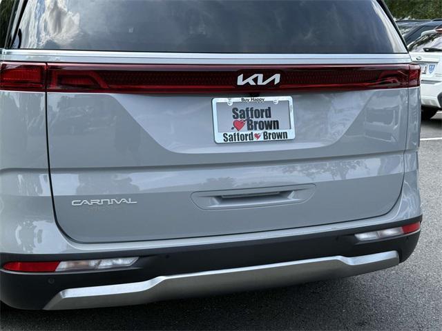 Photo of 2024 Ceramic Silver Kia Carnival
