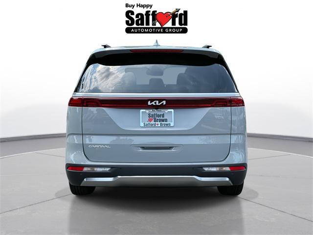 Photo of 2024 Ceramic Silver Kia Carnival