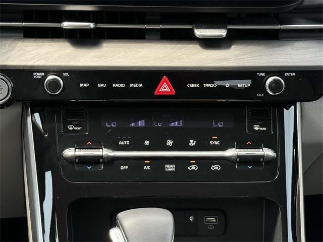 Photo of 2024 Ceramic Silver Kia Carnival