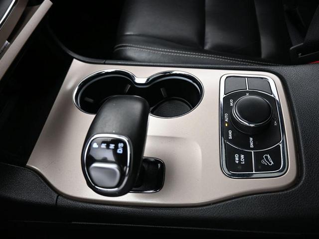 Photo of 2015 Granite Crystal Metallic Clearcoat Jeep Grand Cherokee