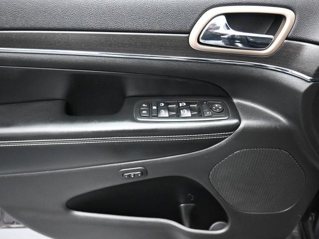 Photo of 2015 Granite Crystal Metallic Clearcoat Jeep Grand Cherokee