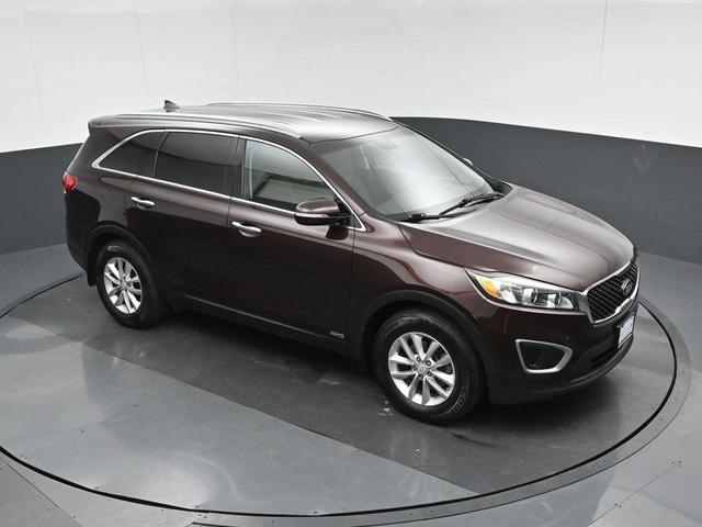 Photo of 2016 Dark Cherry Kia Sorento