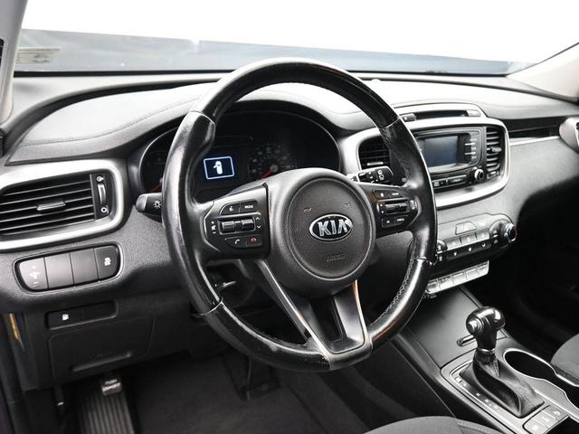 Photo of 2016 Dark Cherry Kia Sorento