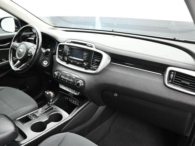 Photo of 2016 Dark Cherry Kia Sorento