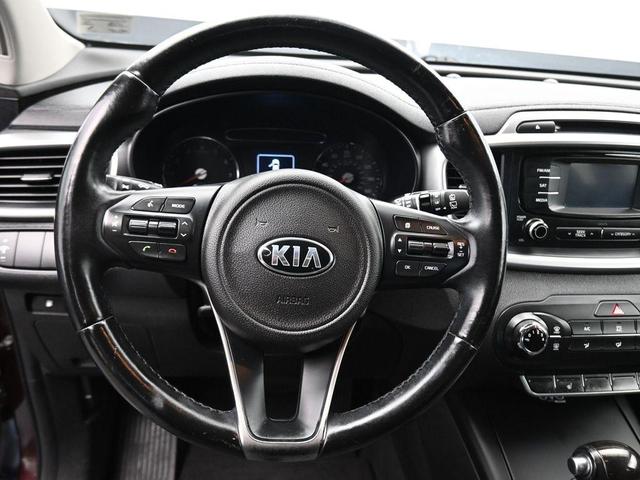 Photo of 2016 Dark Cherry Kia Sorento