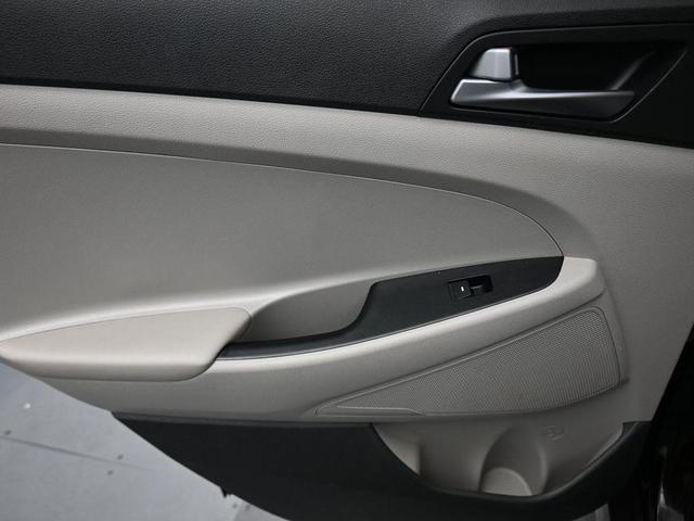 Photo of 2017 Black Noir Pearl Hyundai TUCSON