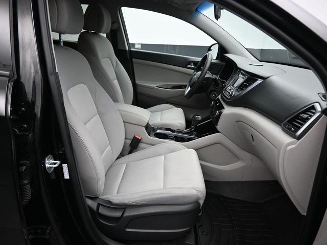 Photo of 2017 Black Noir Pearl Hyundai TUCSON