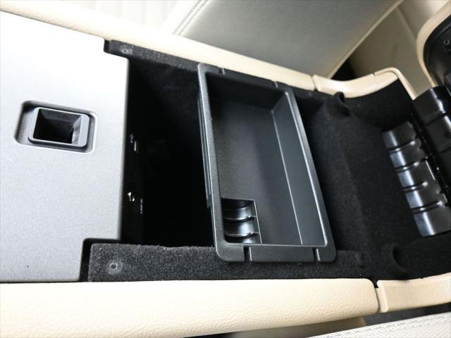 Photo of 2017 Magnetic Ford Taurus