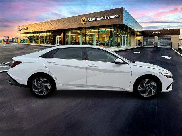 Photo of 2025 Scarlet Red Hyundai ELANTRA