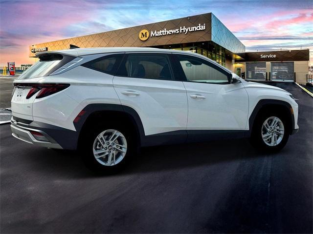 Photo of 2025 White Pearl Hyundai TUCSON