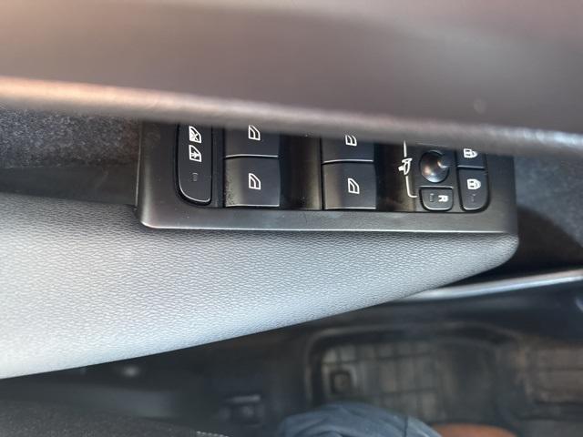 Photo of 2021 Crystal White Metallic Volvo XC40