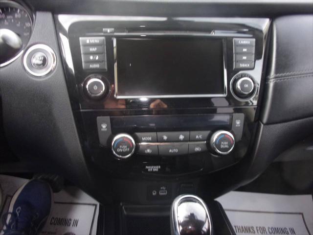 Photo of 2018 Silver Nissan Rogue