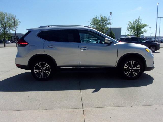 Photo of 2018 Silver Nissan Rogue