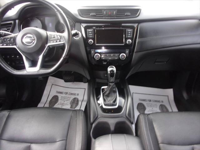 Photo of 2018 Silver Nissan Rogue