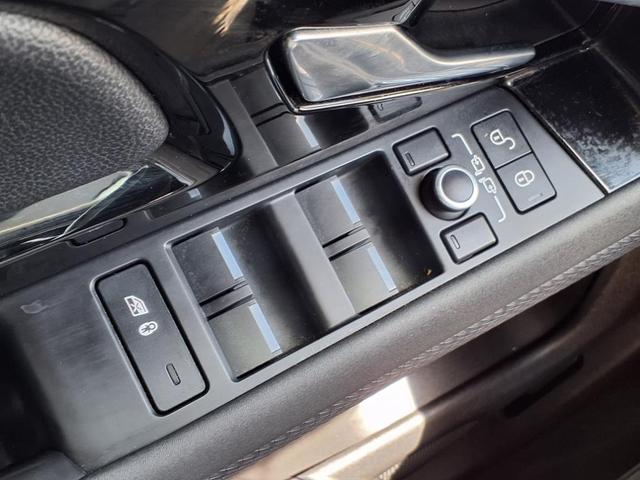 Photo of 2020 Black Land Rover Range Rover Evoque
