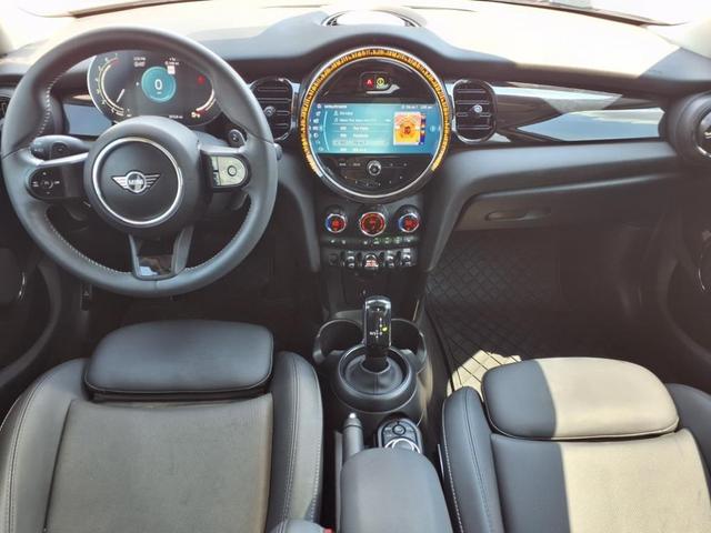 Photo of 2023 White MINI Hardtop