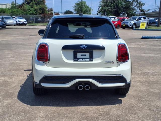 Photo of 2023 White MINI Hardtop