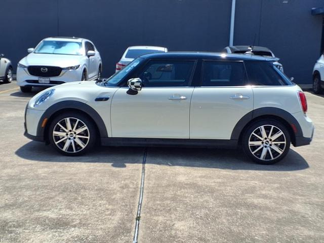 Photo of 2023 White MINI Hardtop