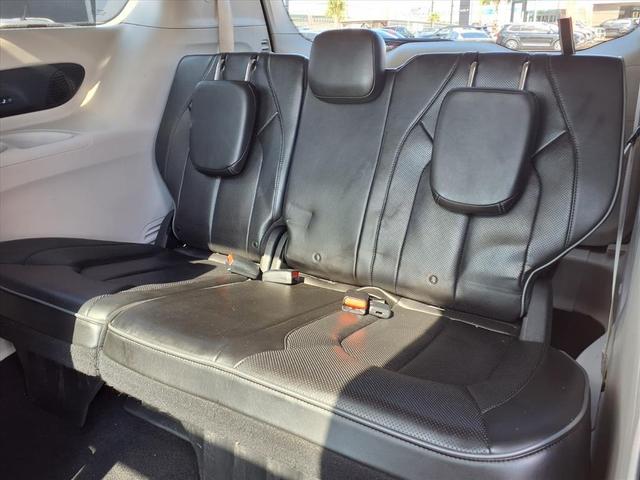 Photo of 2019 Bright White Clearcoat Chrysler Pacifica