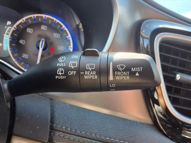 Photo of 2019 Bright White Clearcoat Chrysler Pacifica