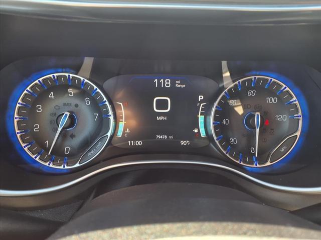 Photo of 2019 Bright White Clearcoat Chrysler Pacifica