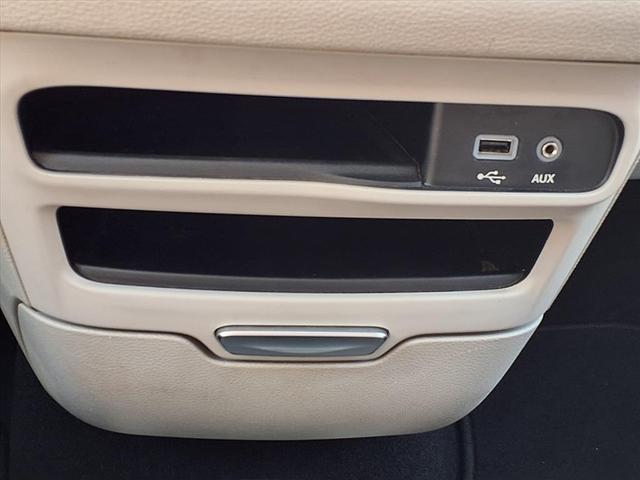 Photo of 2019 Bright White Clearcoat Chrysler Pacifica