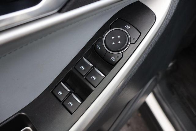 Photo of 2022 Star White Metallic Tri-Coat Ford Explorer