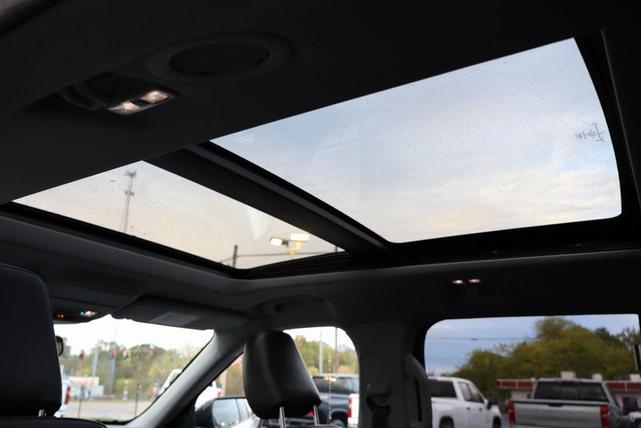Photo of 2022 Star White Metallic Tri-Coat Ford Explorer