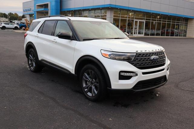Photo of 2022 Star White Metallic Tri-Coat Ford Explorer