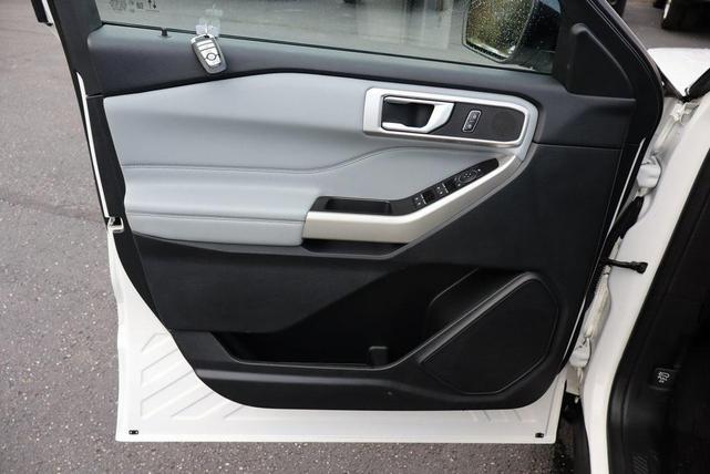 Photo of 2022 Star White Metallic Tri-Coat Ford Explorer